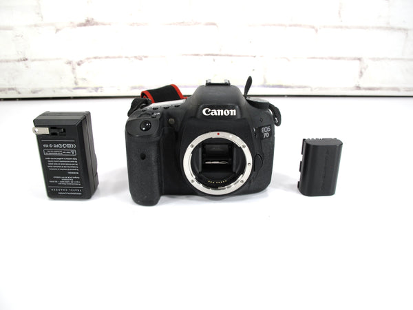 Canon EOS 7D 18.0MP Digital SLR DSLR Camera Body