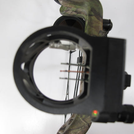 Bear Archery Species RH Compound Bow 28” Draw 70lb Camouflage