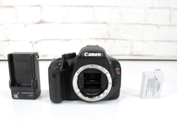 Canon EOS Rebel T2i / EOS 600D 18.0MP Digital SLR Kit w/ 18-55mm IS II Lens