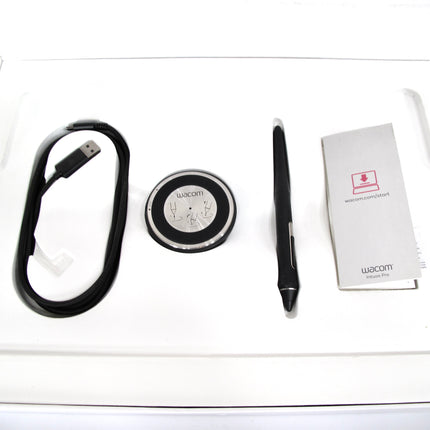 Wacom PTH-660 Intuos Pro Medium Bluetooth Graphics Drawing Tablet