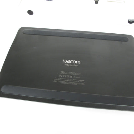 Wacom PTH-660 Intuos Pro Medium Bluetooth Graphics Drawing Tablet