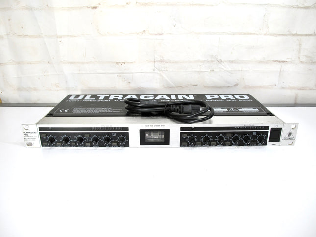Behringer MIC 2200 ULTRAGAIN PRO High-Precision Tube Mic/Line Pre Amp