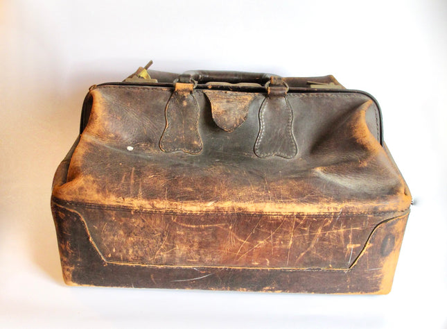 Antique / Vintage Genuine Cowhide Leather Clasping Doctors Bag Satchel