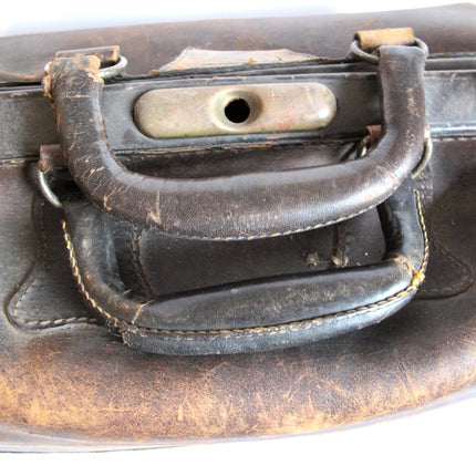 Antique / Vintage Genuine Cowhide Leather Clasping Doctors Bag Satchel