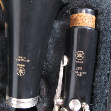 Yamaha YCL 250 Bb Student Model Clarinet With 4C Mouthpiece
