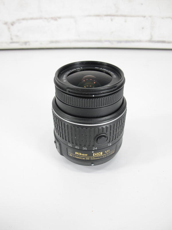 Nikon AF-S DX Nikkor 18-55mm f/3.5-5.6G VR II Camera Lens