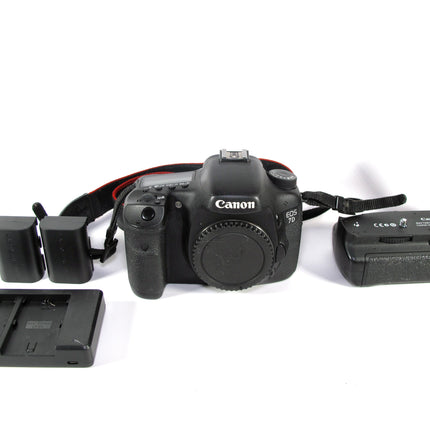 Canon EOS 7D 18.0MP Digital SLR DSLR Camera Body