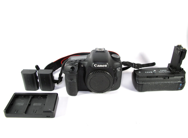 Canon EOS 7D 18.0MP Digital SLR DSLR Camera Body
