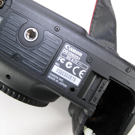 Canon EOS 7D 18.0MP Digital SLR DSLR Camera Body