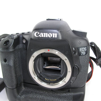 Canon EOS 7D 18.0MP Digital SLR DSLR Camera Body