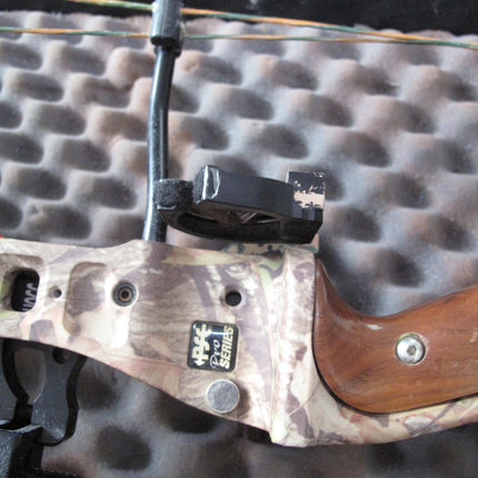 PSE Pro Venom RH 29" 70# Compound Bow w/ Arrow Shafts & Case