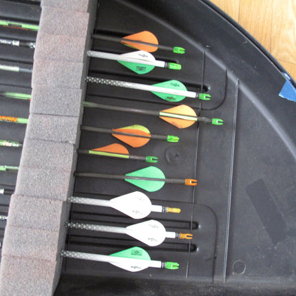 PSE Pro Venom RH 29" 70# Compound Bow w/ Arrow Shafts & Case