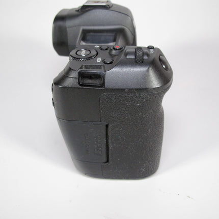 Canon EOS R 30.3 MP Mirrorless Digital DSLR Camera Body Shutter Count <15k
