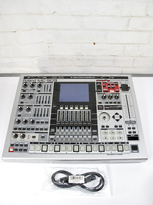 Roland MC-909 Music Sampler Sampling Groovebox Drum Machine Synthesizer