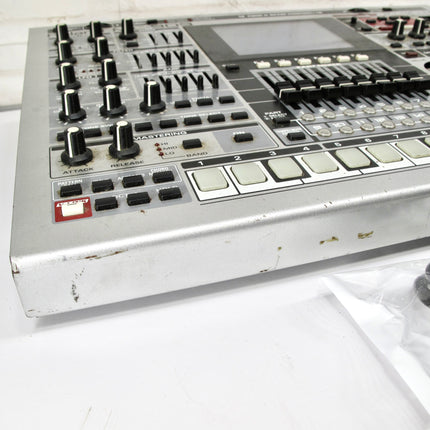 Roland MC-909 Music Sampler Sampling Groovebox Drum Machine Synthesizer