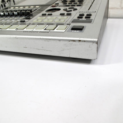 Roland MC-909 Music Sampler Sampling Groovebox Drum Machine Synthesizer