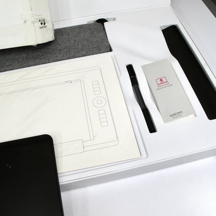 Wacom Intuos PTH860 Pro Paper Edition Creative Pen Large Graphics Drawing Tablet
