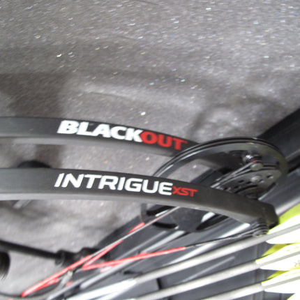 BlackOut Intrigue XST RH Compound Bow Package Camo Pattern 30/70# 19/31”