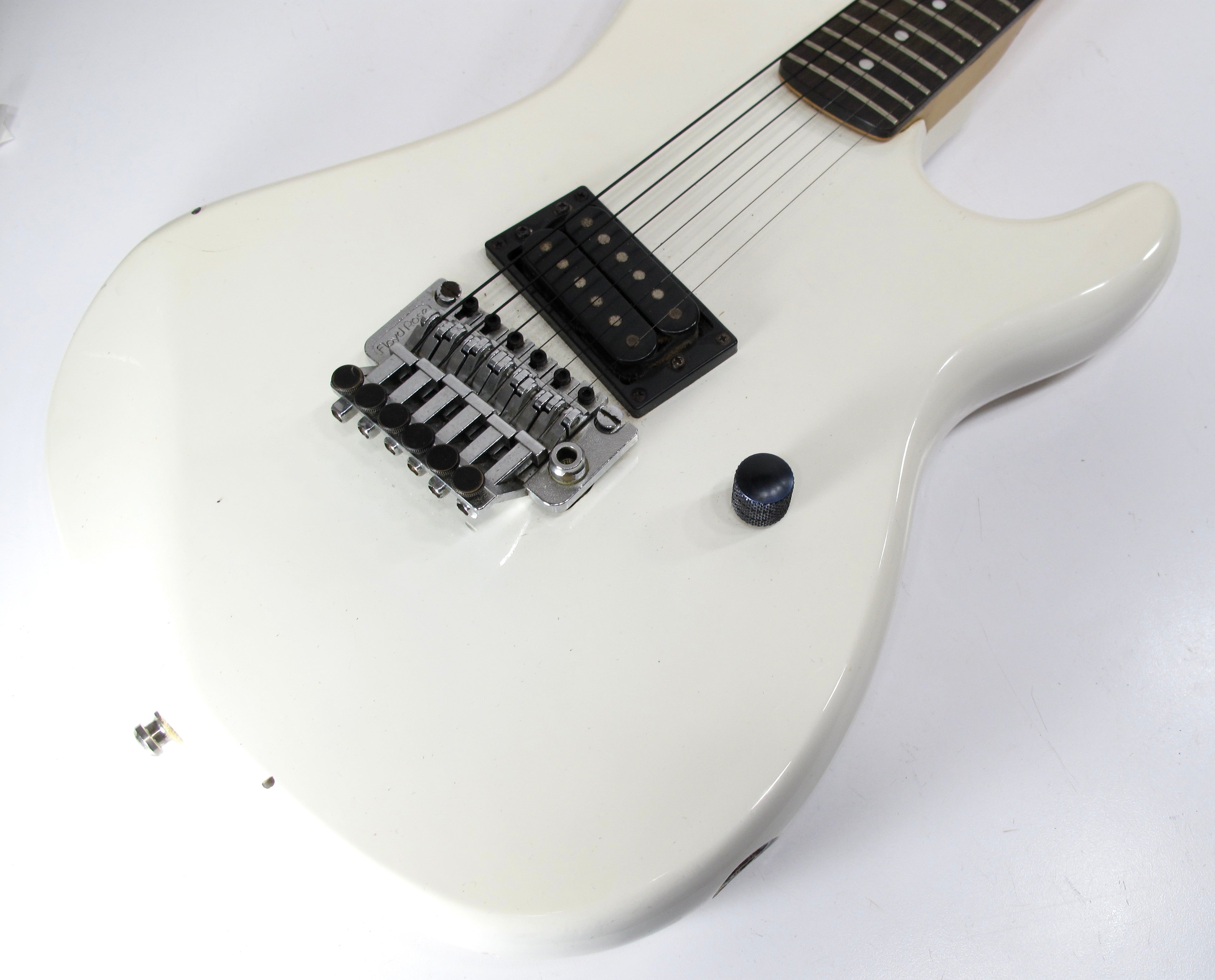 Vintage 1987 Kramer Striker 100ST White with Floyd Rose – ZeereeZ