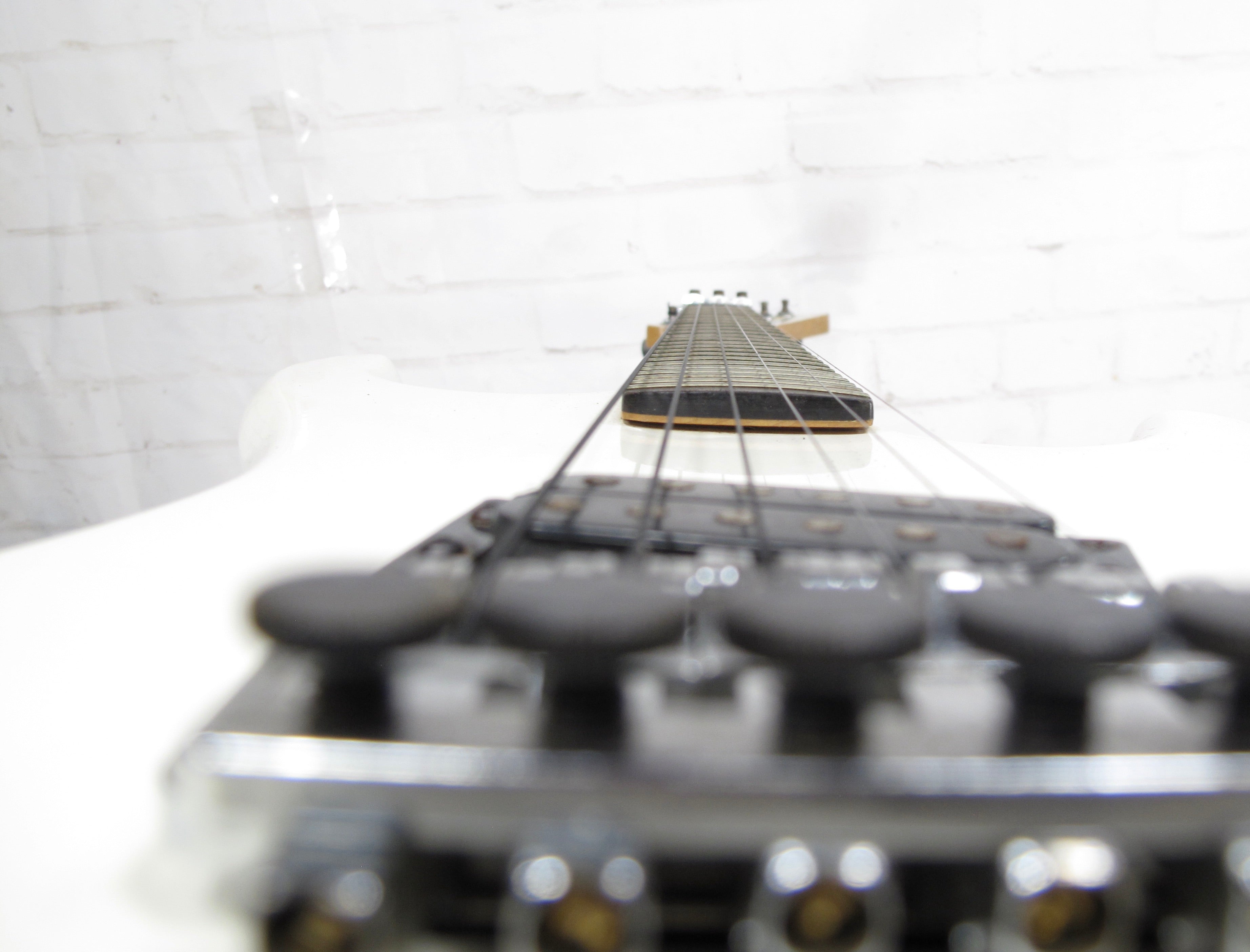 Vintage 1987 Kramer Striker 100ST White with Floyd Rose – ZeereeZ