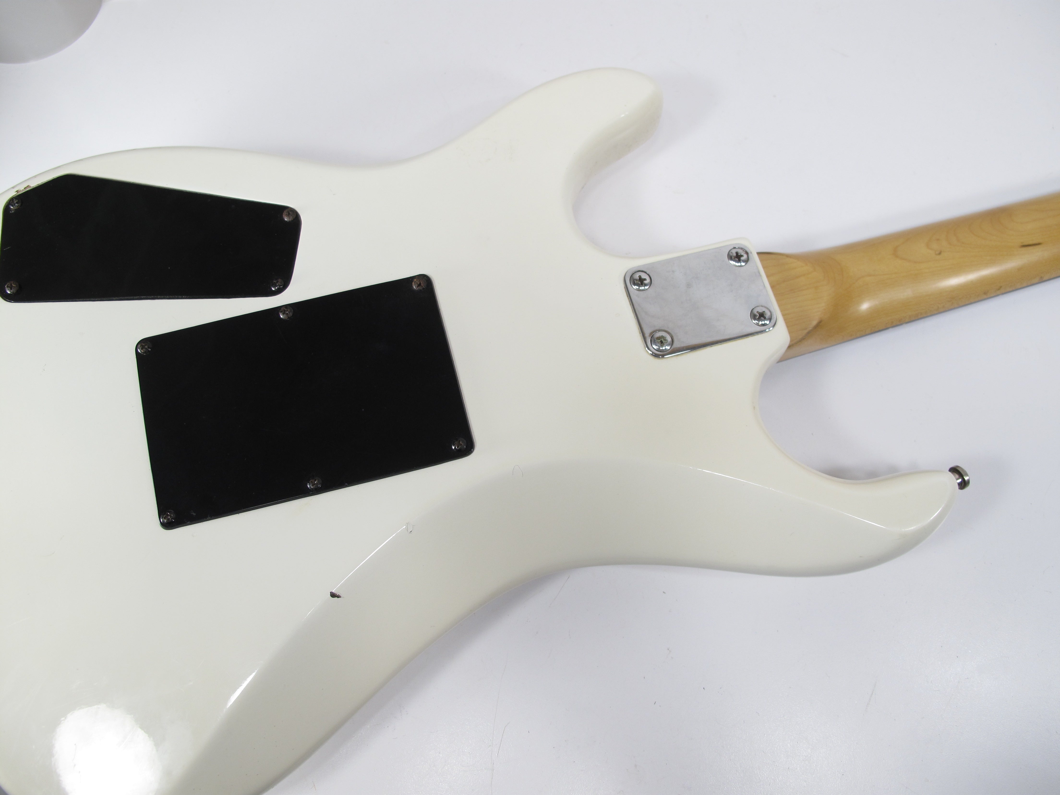 Vintage 1987 Kramer Striker 100ST White with Floyd Rose – ZeereeZ