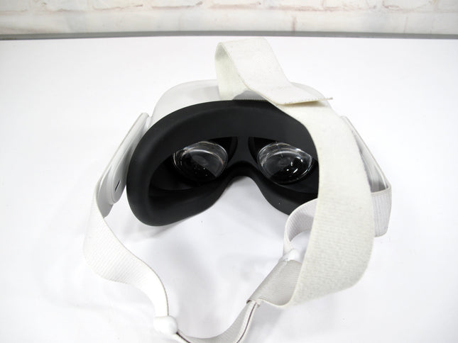 Meta Quest 2 128GB Advanced All-In-One Virtual Reality VR Headset Only KW49CM