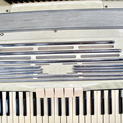 Milanti Vintage 41 Key 120 Bass 5 Treble 1 Bass Register Piano Accordion Italy