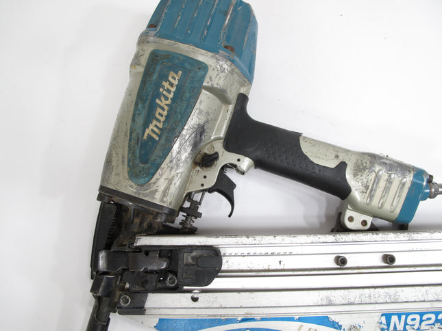 Makita AN923 3-1/2" 21° Full Round Head Pneumatic Air Framing Nailer