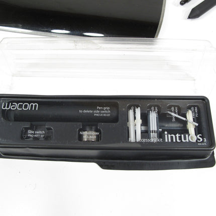 Wacom Intuos 3 Drawing Tablet PTZ-630 w/ Mouse, Pen, and Accessories
