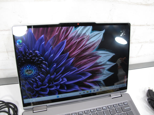Lenovo Yoga 7 14ahp9 AMD Ryzen 7 8840HS 3.30GHz  1TB 16GB Radeon 780M Touch PC