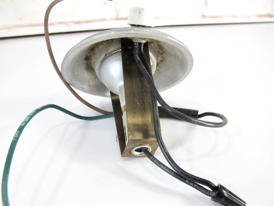 Airstream Original Mid 70s Recessed Adjustable Reading Light - ZeereeZ