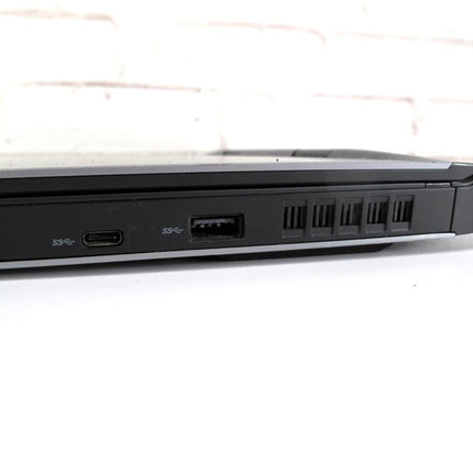 Alienware P81G GeForce GTX1050 256GB SSD 13.3” OLED 24GB Intel i5 - 7300HQ 2.50GHz - ZeereeZ