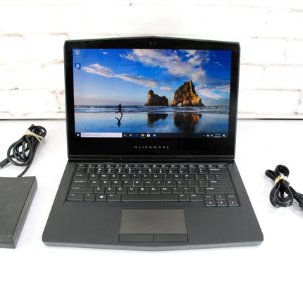 Alienware P81G GeForce GTX1050 256GB SSD 13.3” OLED 24GB Intel i5 - 7300HQ 2.50GHz - ZeereeZ