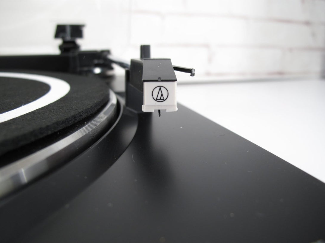 Audio Technica AT - LP60 Fully Auto Belt Drive Stereo Phono/Line Level Turntable - ZeereeZ