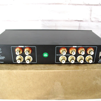 Beresford TC - 7240 4 - way RCA Phono Line Amp Router Audio Switcher Selector - ZeereeZ