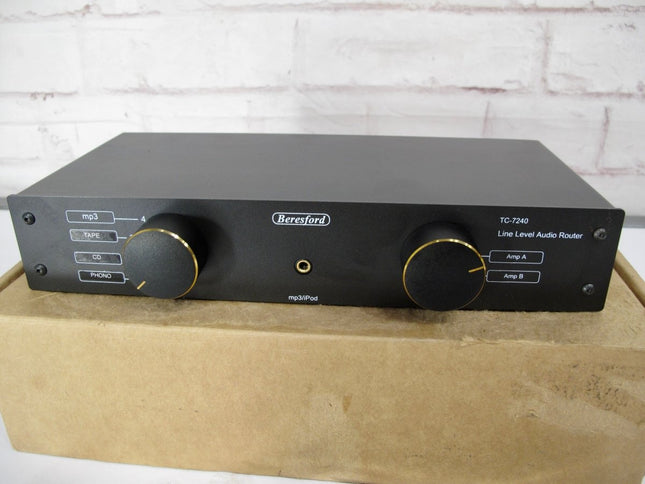 Beresford TC - 7240 4 - way RCA Phono Line Amp Router Audio Switcher Selector - ZeereeZ