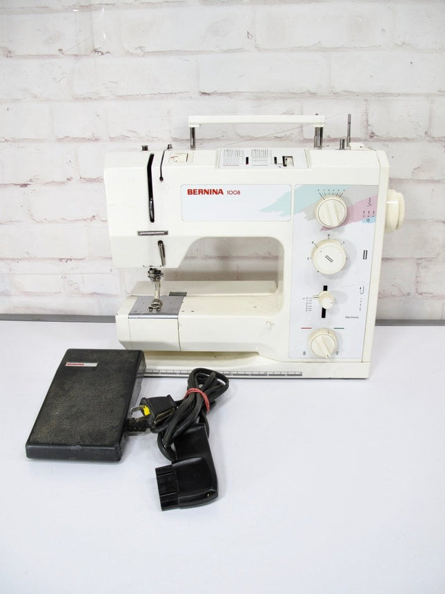 Bernina 1008 Mechanical Sewing Machine w/ Presser Feet - ZeereeZ