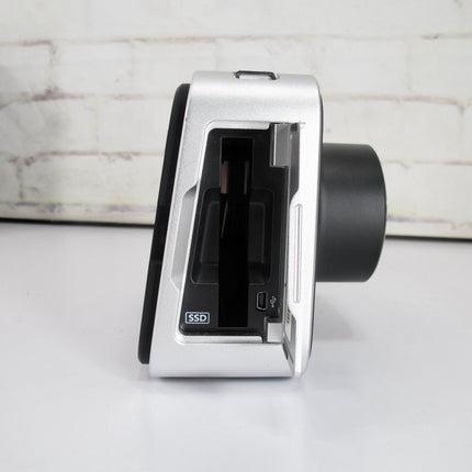 Black Magic Cinema Movie Camera 2.5K EF Mount with 3 Lenses - ZeereeZ