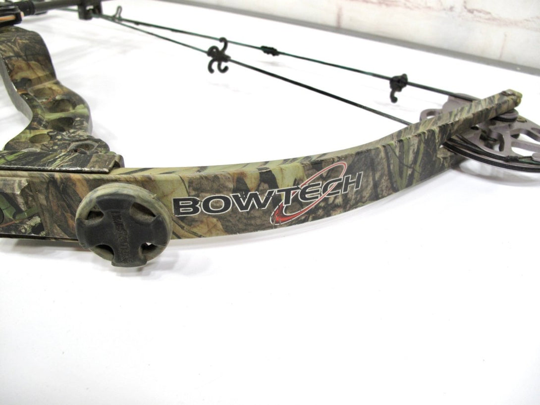 Bowtech Old Glory RH 26 - 32" Draw 40 - 70 LB Camp 307 - 315FPS Compound Bow - ZeereeZ