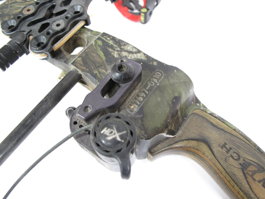 Bowtech Old Glory RH 26 - 32" Draw 40 - 70 LB Camp 307 - 315FPS Compound Bow - ZeereeZ