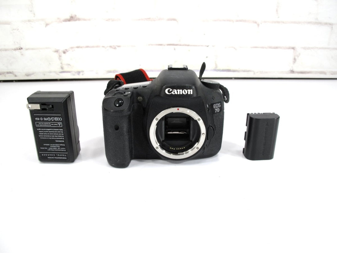 Canon EOS 7D 18.0MP Digital SLR DSLR Camera Body - ZeereeZ