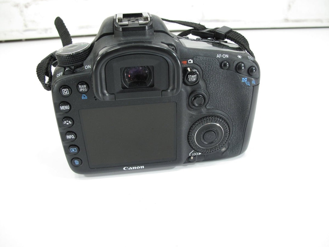 Canon EOS 7D 18.0MP Digital SLR DSLR Camera Body - ZeereeZ