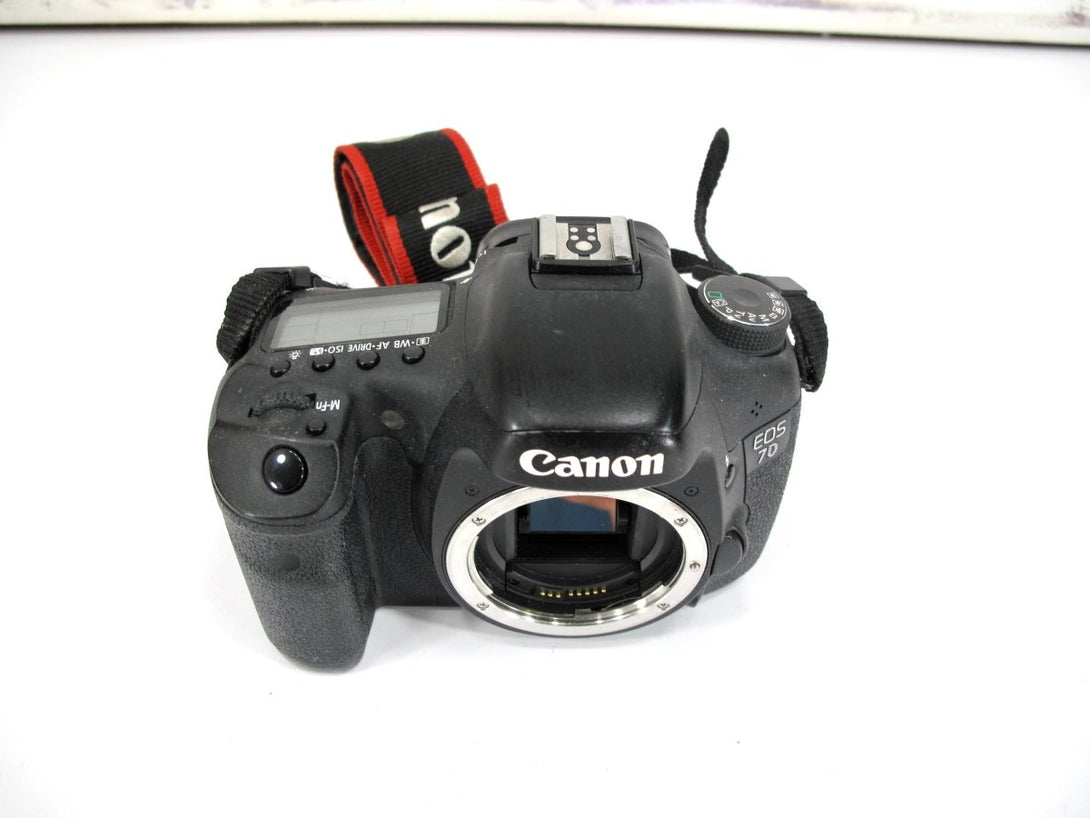 Canon EOS 7D 18.0MP Digital SLR DSLR Camera Body - ZeereeZ