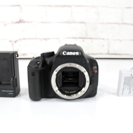 Canon EOS Rebel T2i / EOS 600D 18.0MP Digital SLR Kit w/ 18 - 55mm IS II Lens - ZeereeZ