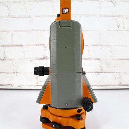 CST Berger DGT20 Precision 20 Second Digital Transit Theodolite w/ Plumbob - ZeereeZ