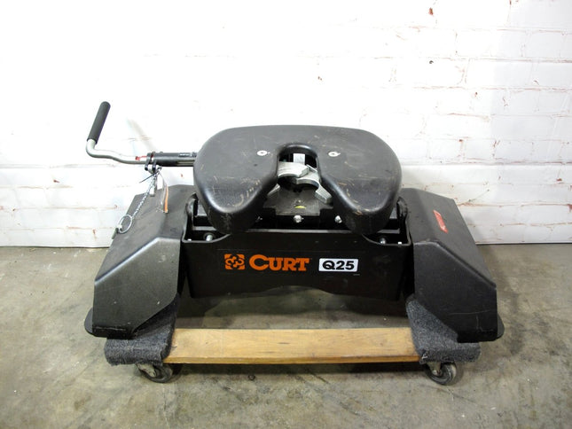 Curt Q25 16096 5th Wheel Hitch for 20 - 22 Silverado Sierra 2500 3500 8ft Bed - ZeereeZ