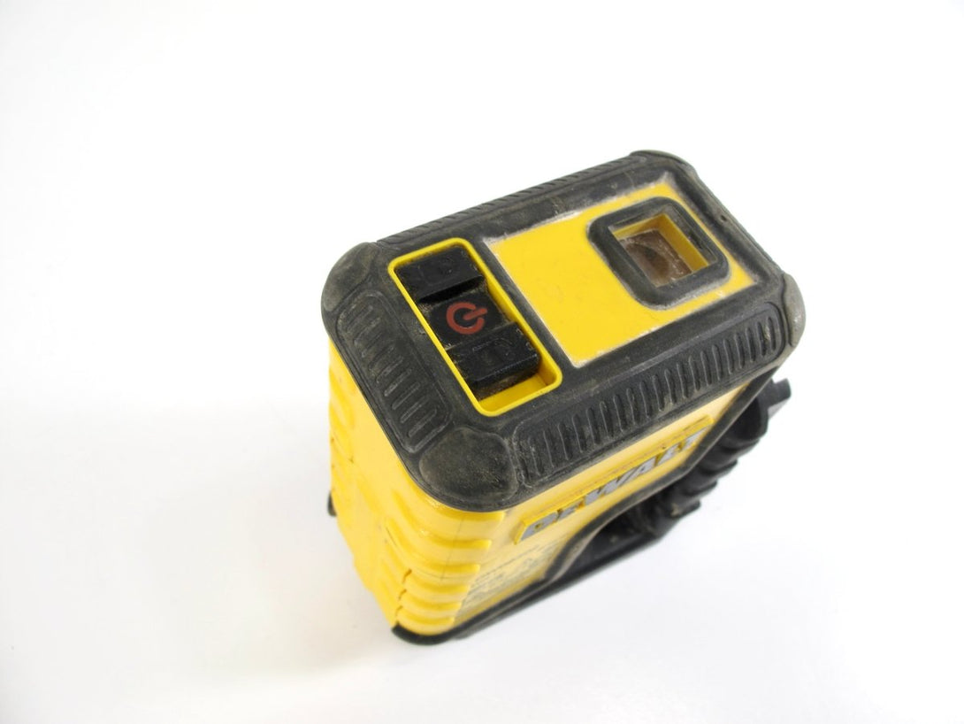 DeWalt DW08302 100 ft. Red Self - Leveling 3 - Spot Laser Level - ZeereeZ