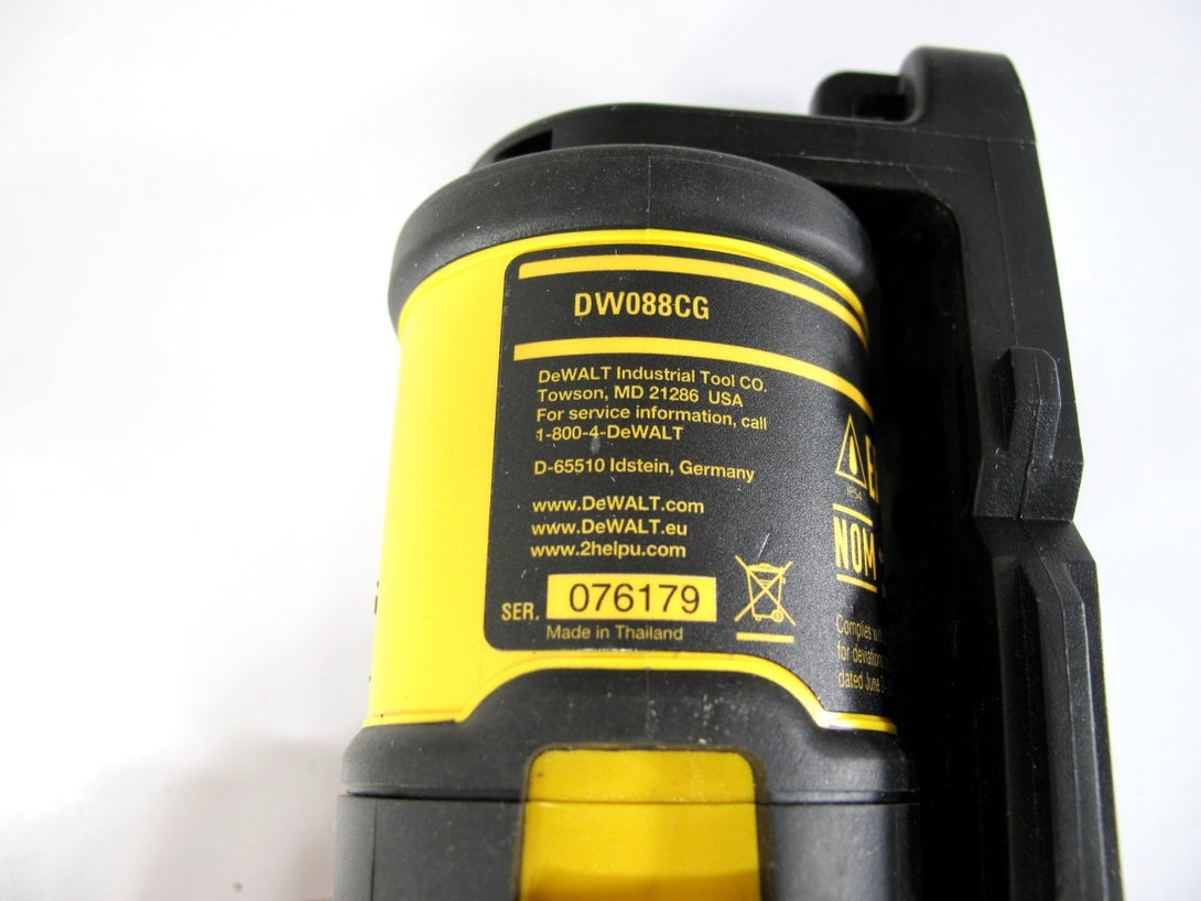 DeWalt DW088CG Self - Leveling Cross Line Green Laser Level - ZeereeZ