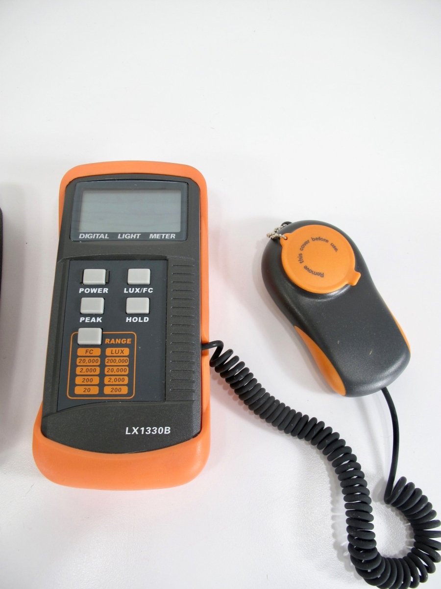 Dr. Meter LX1330B Digital Illuminance/Light Meter, 0 - 200,000 Lux Luxmeter - ZeereeZ