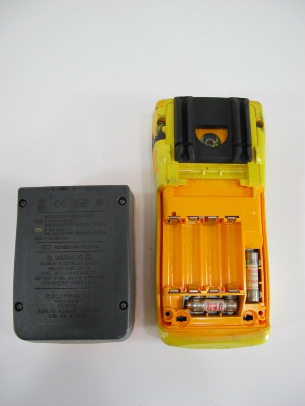 Fluke 789 Multifunction ProcessMeter Loop Calibrator w/ Large Capacity Batt Pack - ZeereeZ